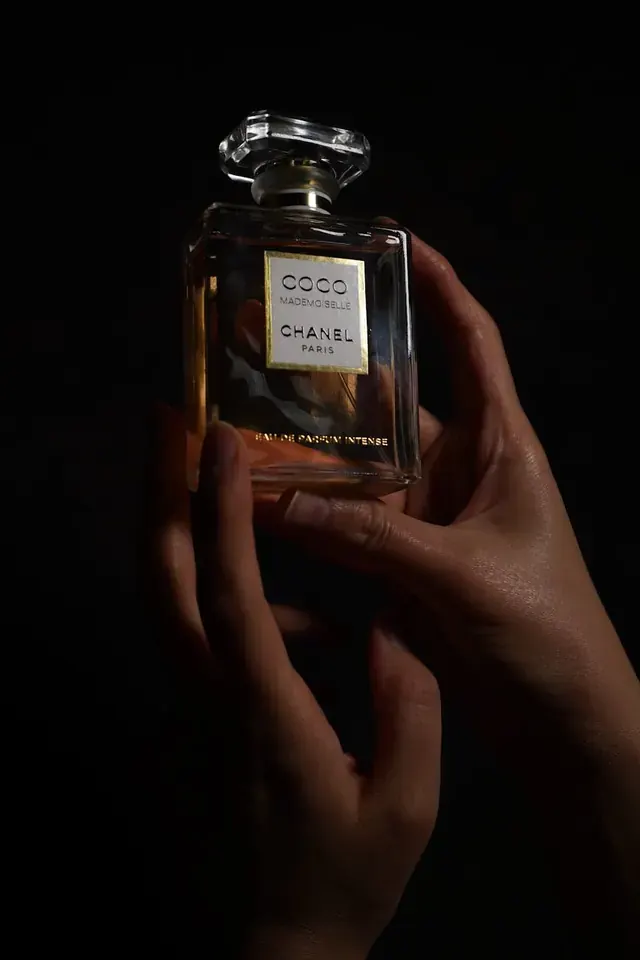 Концентрации парфюма: EDT, EDP, Extrait — как не ошибиться с выбором